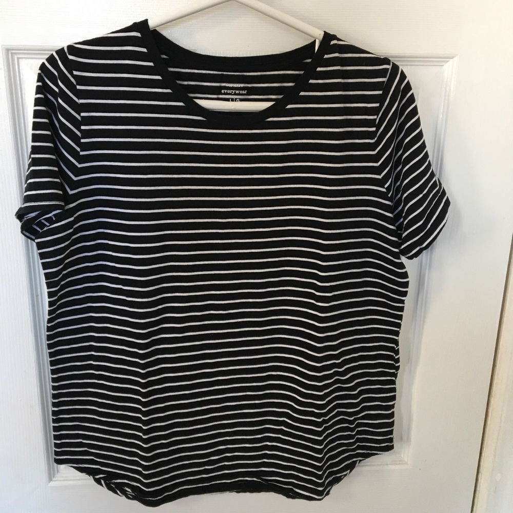 Old Navy Black and White Top size L